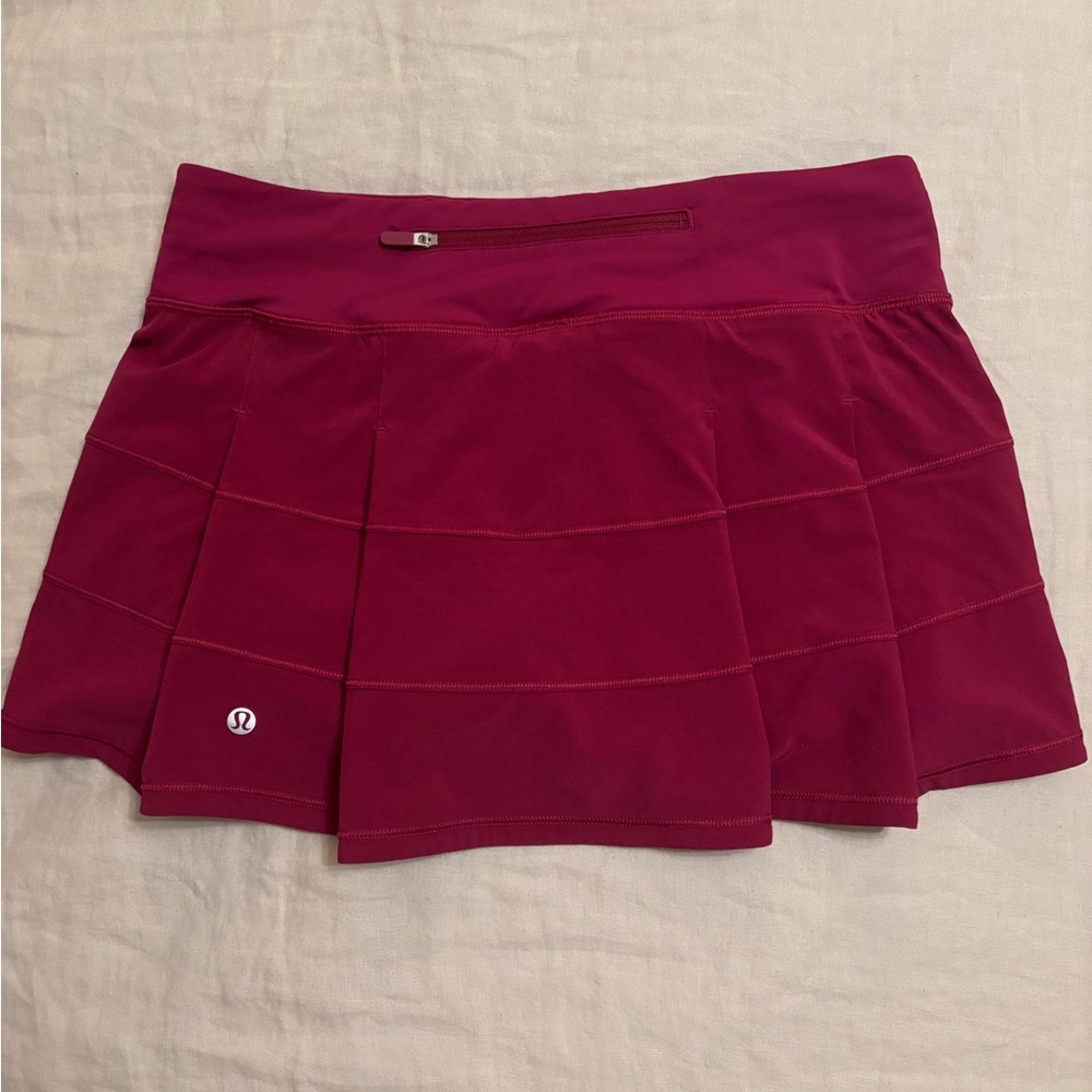 Lululemon skort size 6 in great condition.